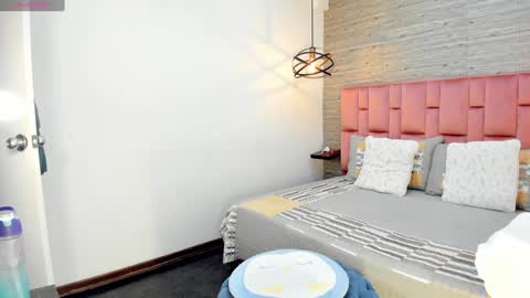 Sarah Deyvis online show from January 28, 2:42 pm