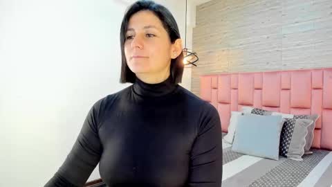 Sarah Deyvis online show from March 6, 4:38 pm