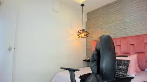 Sarah Deyvis online show from September 11, 5:46 pm