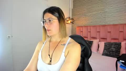 Sarah Deyvis online show from September 17, 5:47 pm