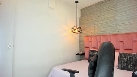 Sarah Deyvis online show from September 19, 3:02 pm