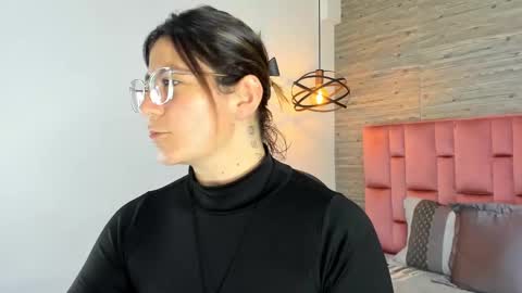 Sarah Deyvis online show from October 7, 7:44 pm