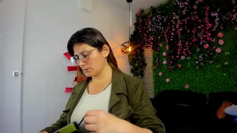 Sarah Deyvis online show from November 3, 3:57 pm