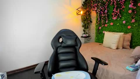 Sarah Deyvis online show from December 4, 11:13 pm