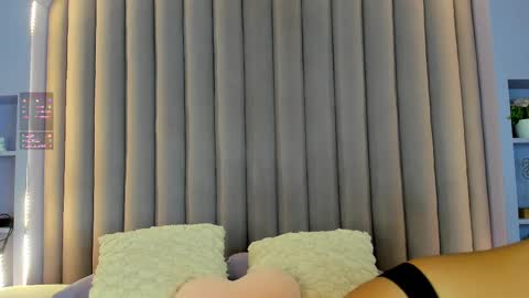 Snapshot of sarahevans__ chatting on February 17, 7:31 pm Sarah Evans online show from February 17, 7:31 pm