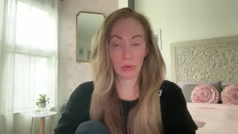 Sarah online show from April 25, 5:54 pm