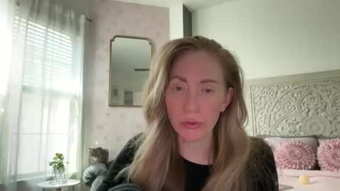 Snapshot of sarahgiroux86 chatting on April 28, 5:18 pm Sarah online show from April 28, 5:18 pm