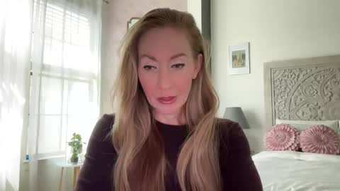 Snapshot of sarahgiroux86 chatting on April 30, 5:52 pm Sarah online show from April 30, 5:52 pm