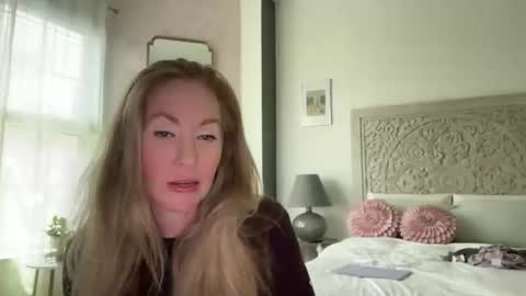 Snapshot of sarahgiroux86 chatting on April 30, 8:57 pm Sarah online show from April 30, 8:57 pm