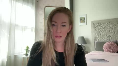 Snapshot of sarahgiroux86 chatting on May 3, 5:52 pm Sarah online show from May 3, 5:52 pm