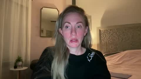 Snapshot of sarahgiroux86 chatting on May 6, 4:30 am Sarah online show from May 6, 4:30 am