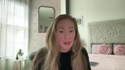 Snapshot of sarahgiroux86 chatting on May 6, 6:13 pm Sarah online show from May 6, 6:13 pm