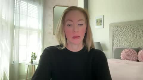 Snapshot of sarahgiroux86 chatting on May 10, 6:46 pm Sarah online show from May 10, 6:46 pm