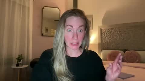 Snapshot of sarahgiroux86 chatting on May 13, 4:21 am Sarah online show from May 13, 4:21 am
