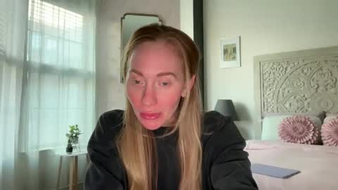Snapshot of sarahgiroux86 chatting on May 14, 12:50 am Sarah online show from May 14, 12:50 am