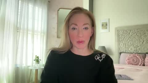 Snapshot of sarahgiroux86 chatting on May 24, 6:46 pm Sarah online show from May 24, 6:46 pm