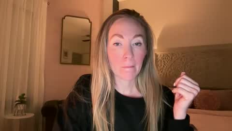 Snapshot of sarahgiroux86 chatting on June 2, 3:19 am Sarah online show from June 2, 3:19 am