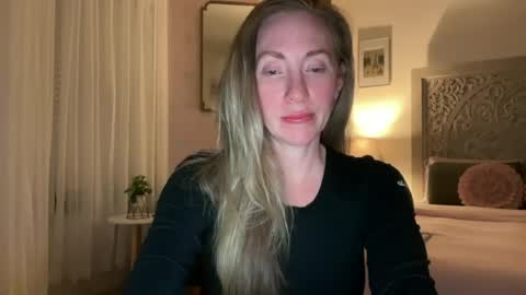 Snapshot of sarahgiroux86 chatting on June 15, 5:09 am Sarah online show from June 15, 5:09 am