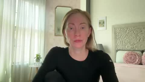 Snapshot of sarahgiroux86 chatting on June 17, 6:42 pm Sarah online show from June 17, 6:42 pm