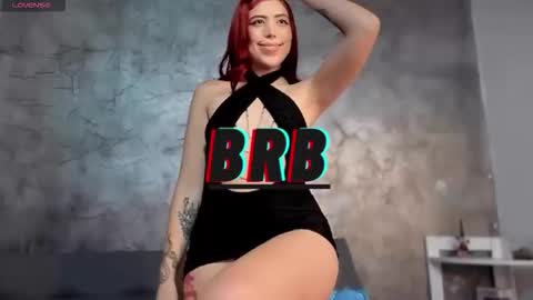 Snapshot of sarahgrant_ chatting on November 7, 4:01 am sarahgrant_ online show from November 7, 4:01 am