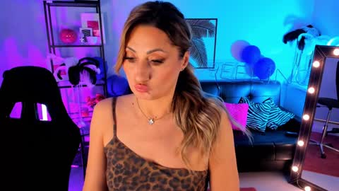 Divine Sarah NONUDE model online show from December 13, 3:00 pm