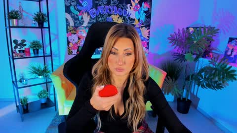 Divine Sarah NONUDE model online show from December 27, 11:50 am