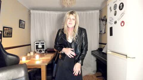 SarahLorraine online show from May 12, 10:29 pm