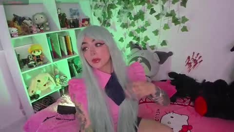 Snapshot of sarahminage_ chatting on December 5, 4:58 pm Sarah NEW ACCOUNT online show from December 5, 4:58 pm