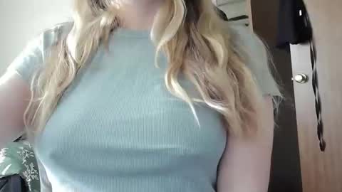 Sarah online show from March 18, 8:12 pm