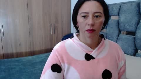 Snapshot of sarahott_1 chatting on December 26, 12:16 pm Lia online show from December 26, 12:16 pm