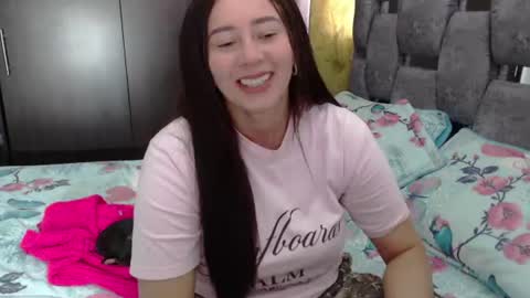 Snapshot of sarahott_1 chatting on July 8, 3:27 pm Lia online show from July 8, 3:27 pm