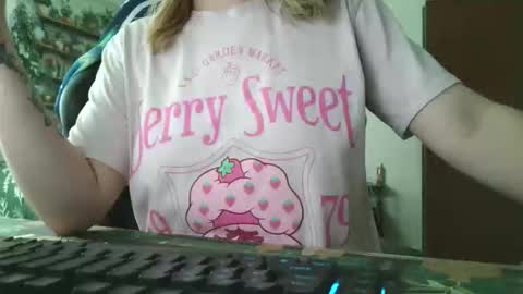 Snapshot of sarahpmummy chatting on May 16, 9:46 pm Sarah online show from May 16, 9:46 pm