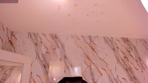 Snapshot of sarahrhodes_ chatting on October 18, 11:44 am Sarah Rhodes online show from October 18, 11:44 am