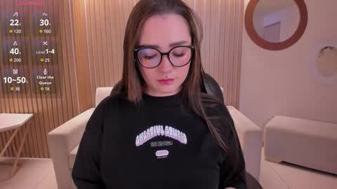 Snapshot of sarahrhodes_ chatting on October 25, 12:13 pm Sarah Rhodes online show from October 25, 12:13 pm