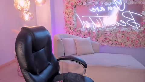 Sarah Rhodes online show from January 5, 5:27 pm