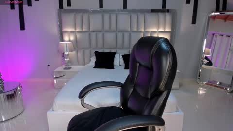 Sarah Rhodes online show from March 17, 11:13 am