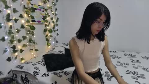 Sarah  online show from January 11, 3:50 pm