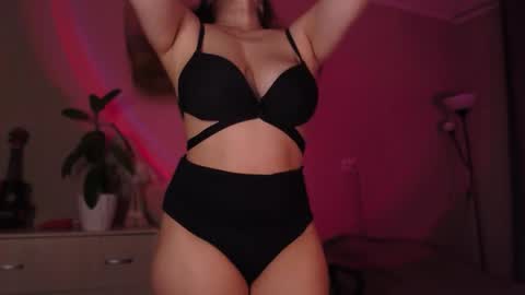 Sarah online show from October 18, 3:24 pm