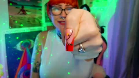 Sarah T online show from November 22, 7:07 am