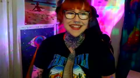 Snapshot of saraht666 chatting on May 16, 7:05 am Sarah T online show from May 16, 7:05 am