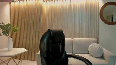 Sarah  independent model online show from April 1, 4:13 am