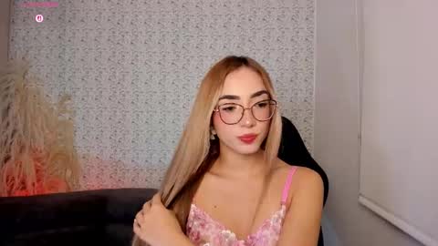 Sara jones   online show from December 1, 8:58 pm