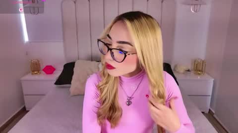 Snapshot of sarajonesxxx chatting on April 23, 12:04 pm Sara jones online show from April 23, 12:04 pm