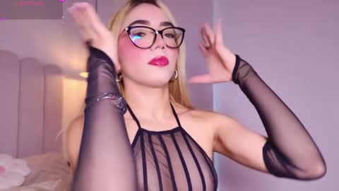 Snapshot of sarajonesxxx chatting on May 1, 11:15 am Sara jones online show from May 1, 11:15 am