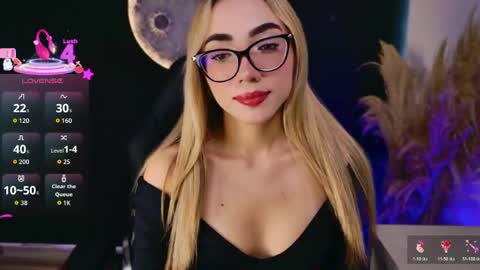 Snapshot of sarajonesxxx chatting on June 5, 4:02 pm Sara jones online show from June 5, 4:02 pm
