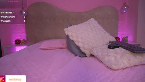 Sara  online show from April 22, 11:56 am