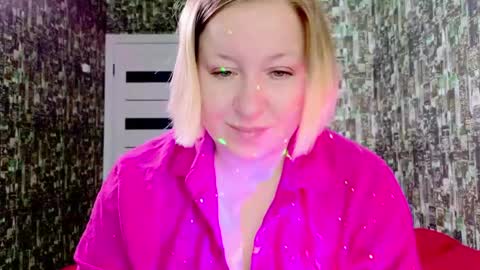 Snapshot of sarakatherin chatting on April 23, 3:52 am Sara online show from April 23, 3:52 am
