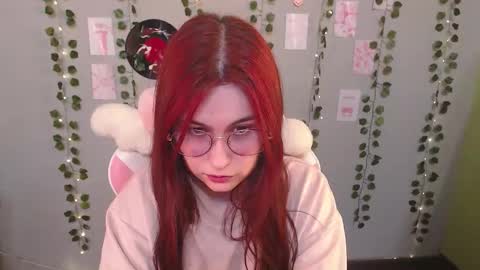 Snapshot of sarakinski chatting on January 5, 5:27 pm Sara online show from January 5, 5:27 pm