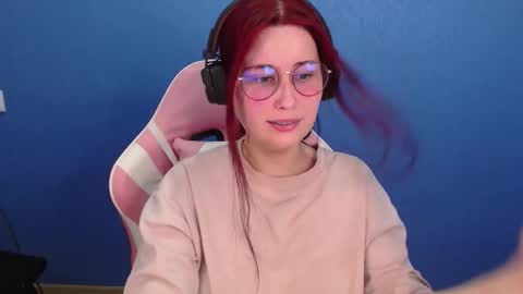 Snapshot of sarakinski chatting on March 17, 1:14 pm Sara online show from March 17, 1:14 pm