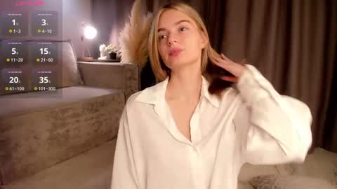 Snapshot of sarakinsly chatting on July 8, 9:08 pm Rosie online show from July 8, 9:08 pm